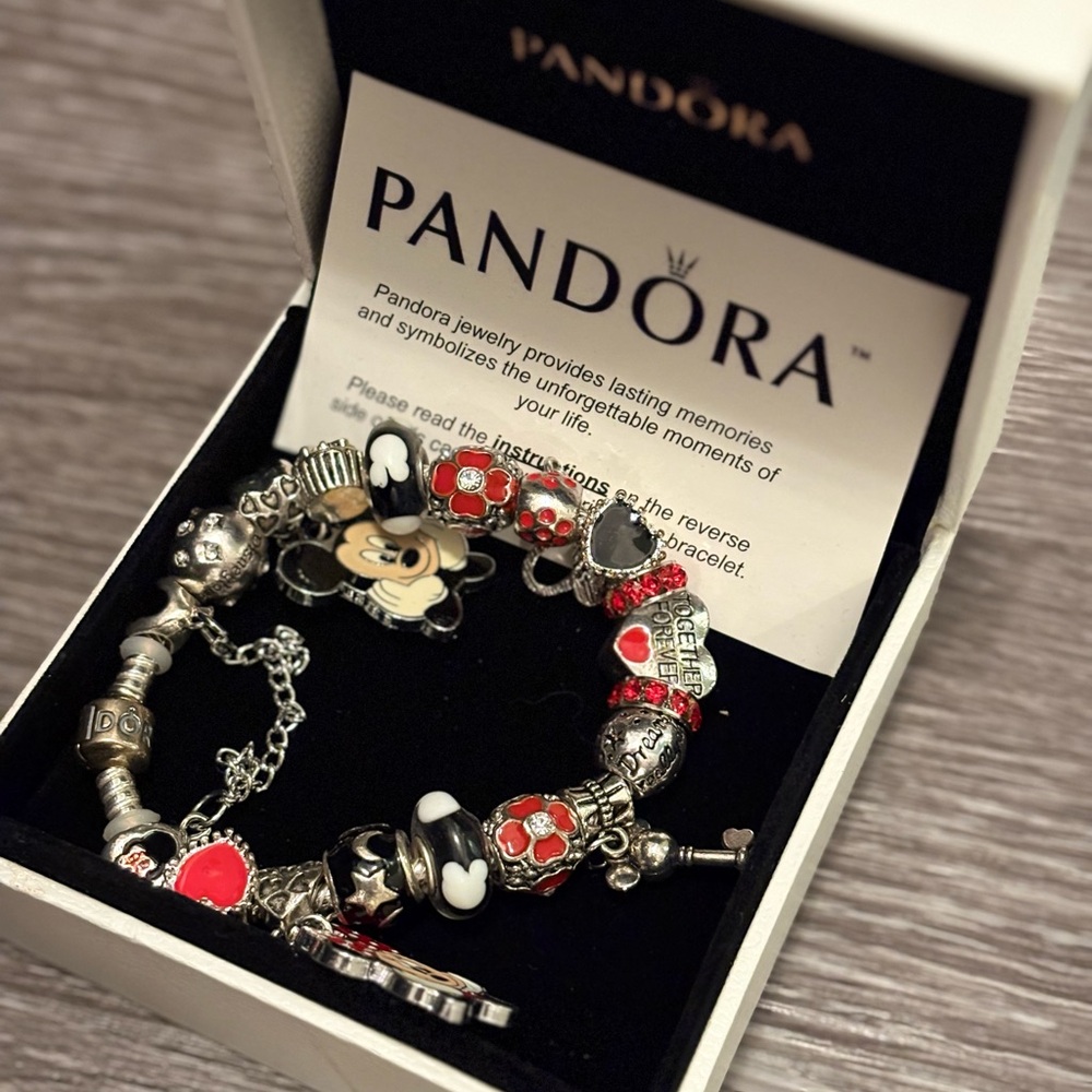 BRAND NEW decked out Disney Pandora Mickey and Minnie charm bracelet